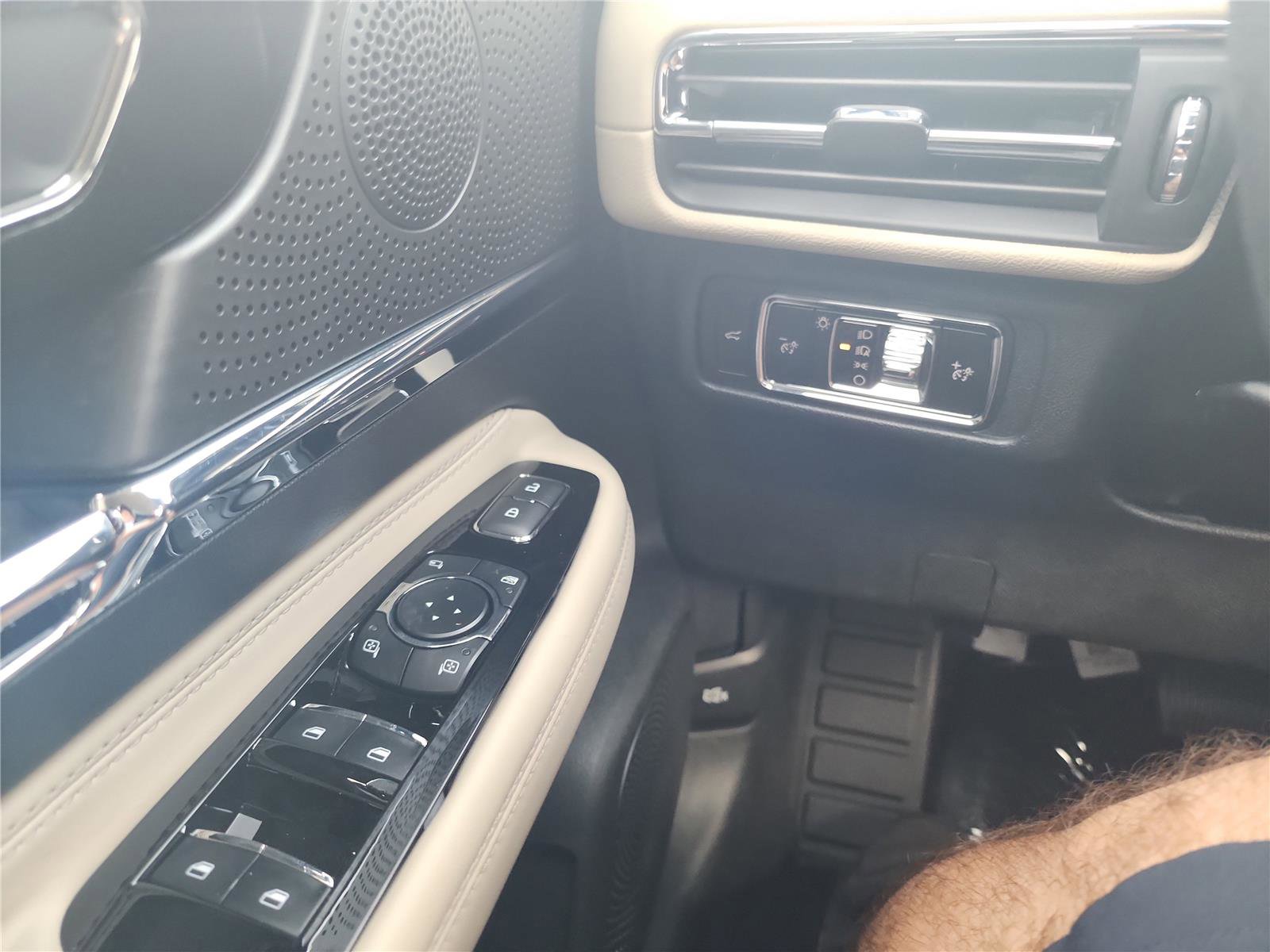 New 2026 Lincoln Corsair Premiere image 28