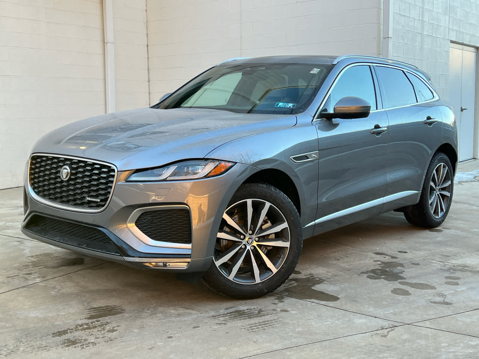 Used 2025 Jaguar F-PACE R-Dynamic S AWD/4WD image 1