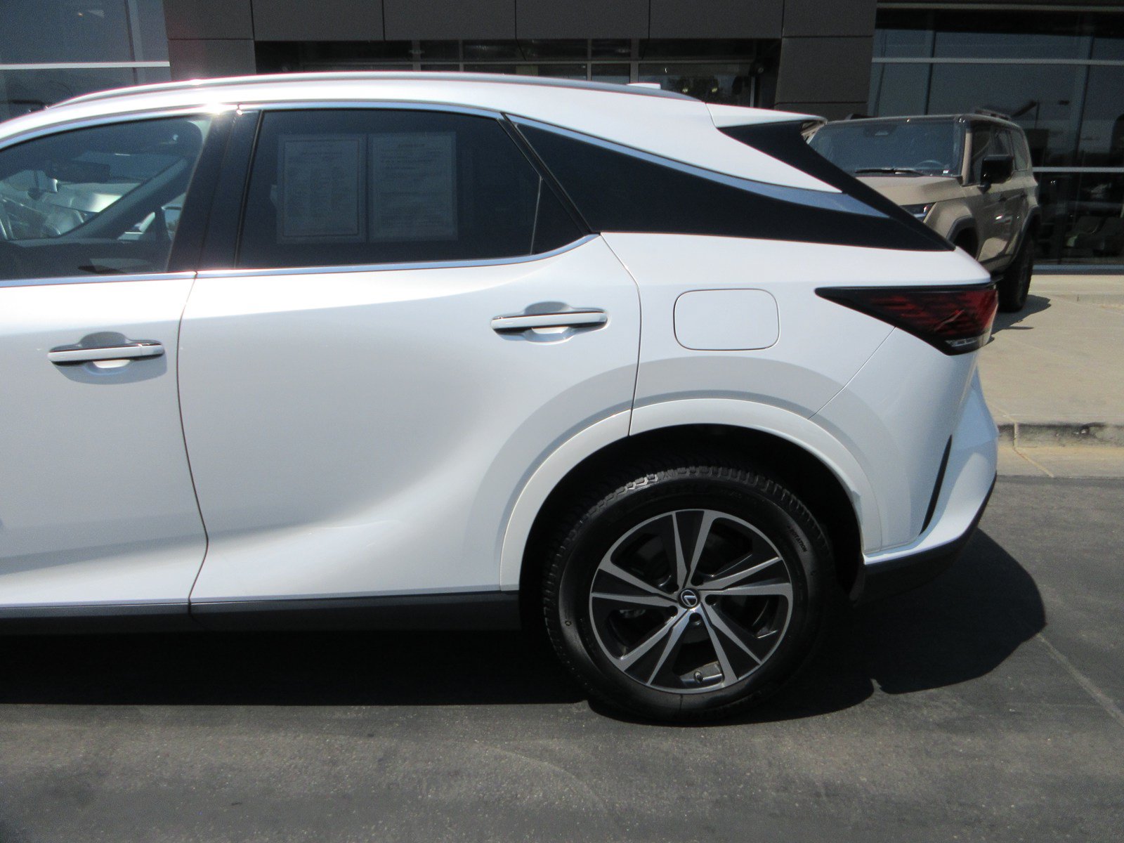 Used 2023 Lexus RX 350 Premium w/ Cold Area Package AWD/4WD image 4