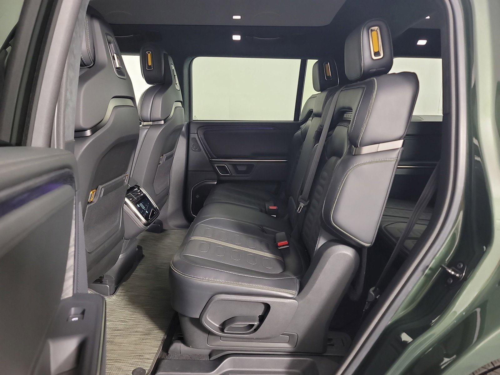 Used 2024 Rivian R1S Adventure AWD/4WD image 21