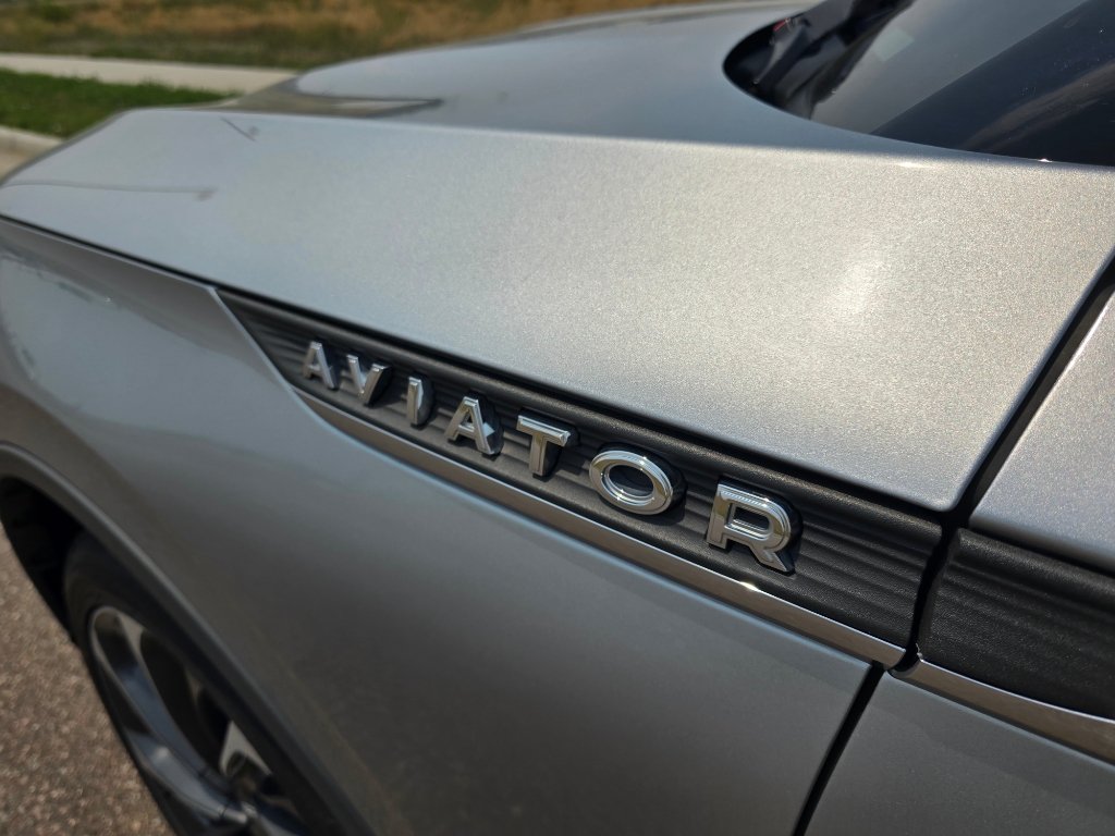 Used 2022 Lincoln Aviator Reserve w/ Equipment Group 201A AWD/4WD image 11