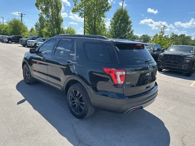 Used 2017 Ford Explorer XLT w/ Equipment Group 202A AWD/4WD image 18