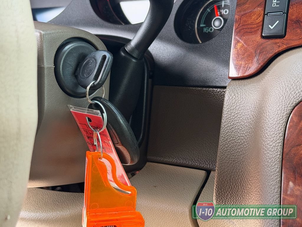 Used 2013 Chevrolet Avalanche LTZ AWD/4WD image 32
