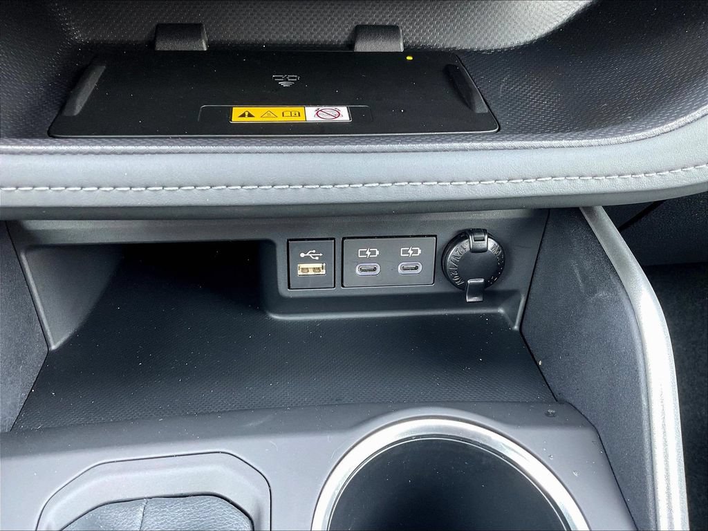 Used 2025 Toyota Highlander XLE FWD image 18