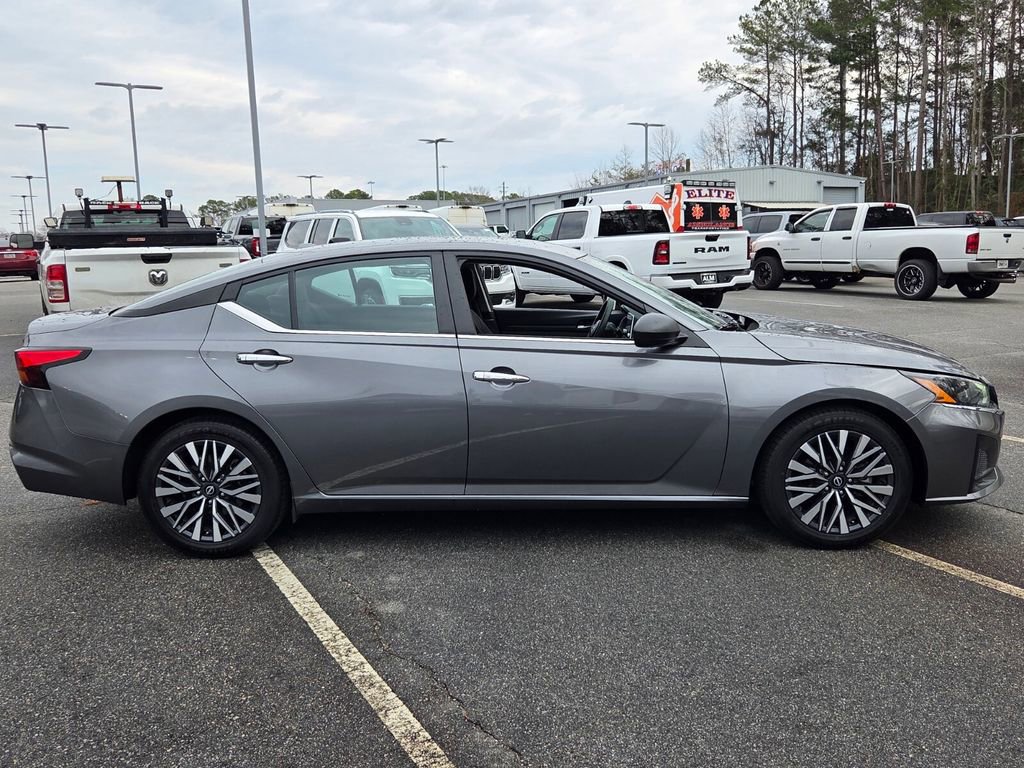 Used 2024 Nissan Altima 2.5 SV image 13