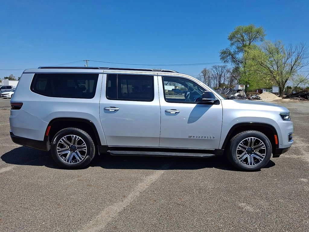 Used 2024 Jeep Wagoneer L Series II w/ Flexible Seating Group image 13