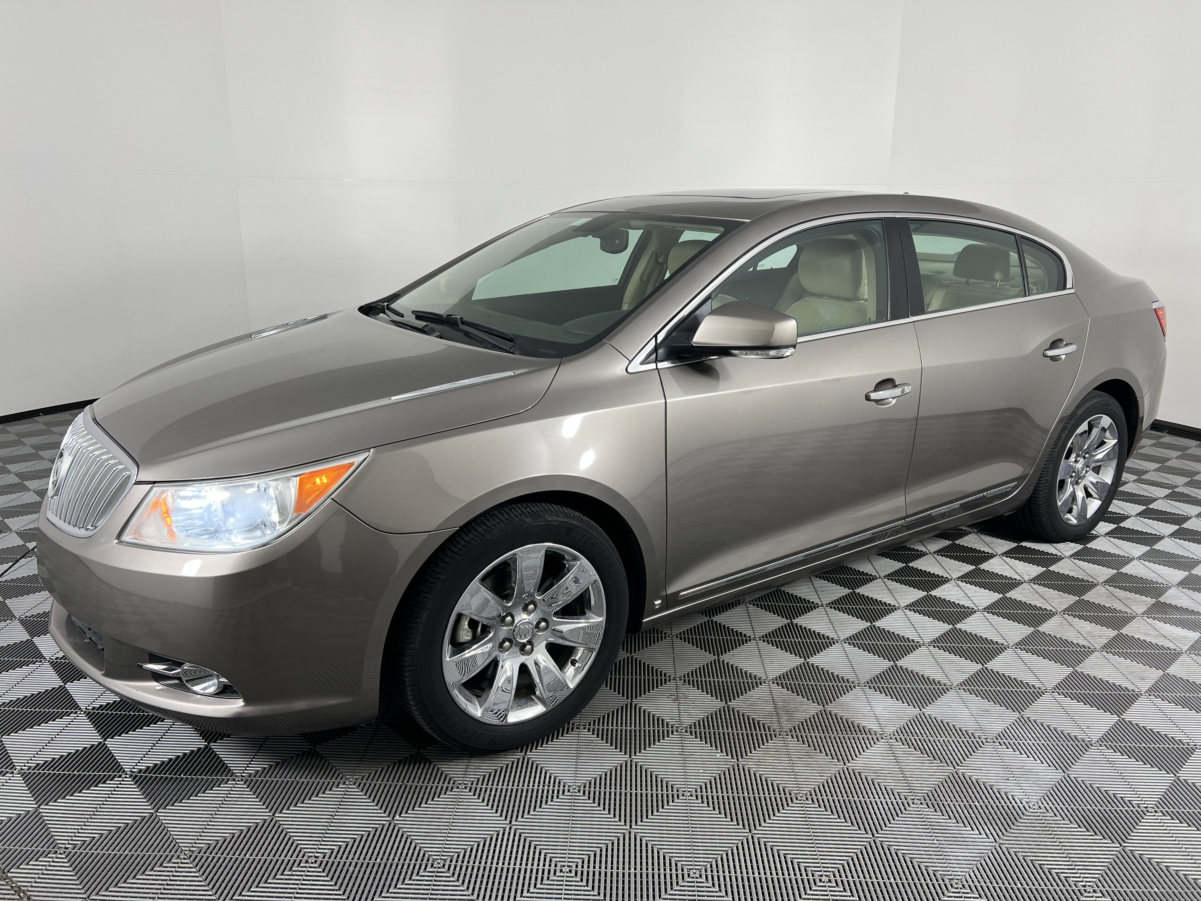 Used 2010 Buick LaCrosse CXS image 8
