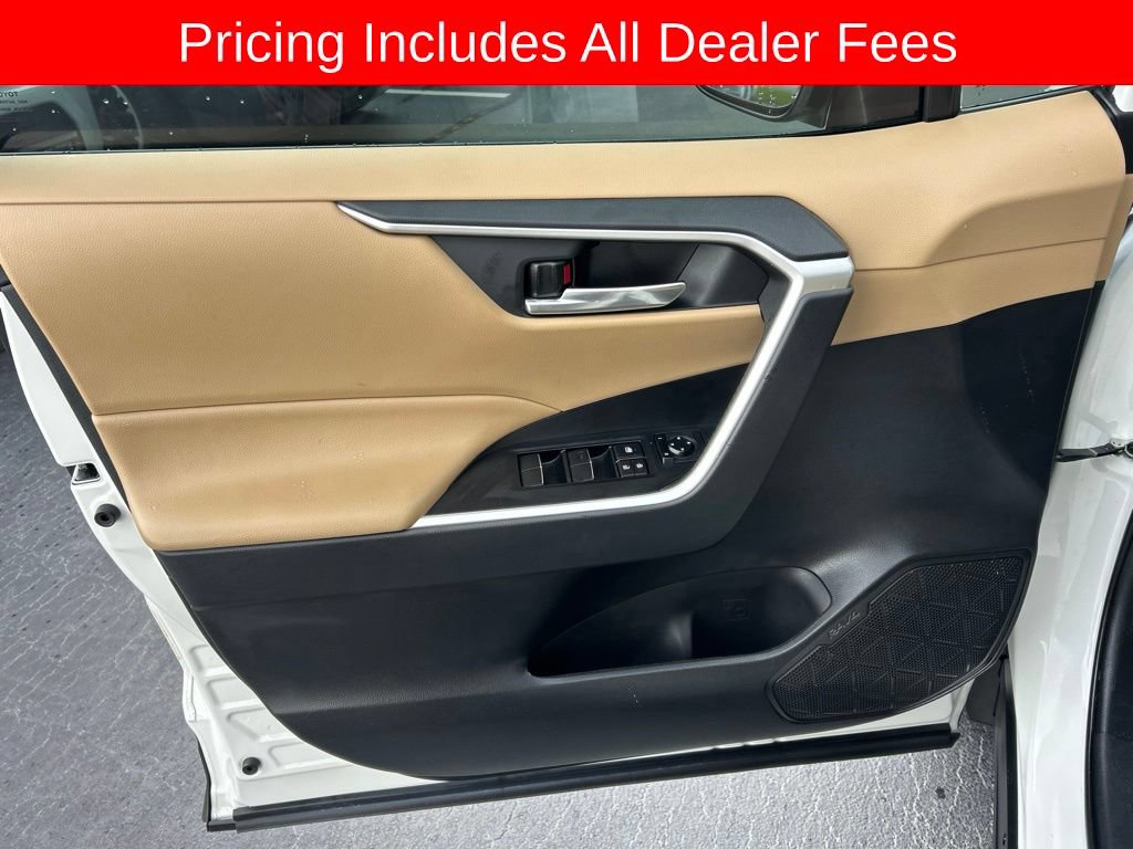 Used 2020 Toyota RAV4 XLE Premium FWD image 3