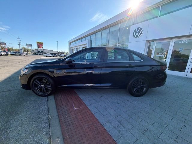 Used 2023 Volkswagen Jetta SE w/ Panoramic Sunroof Package FWD image 7