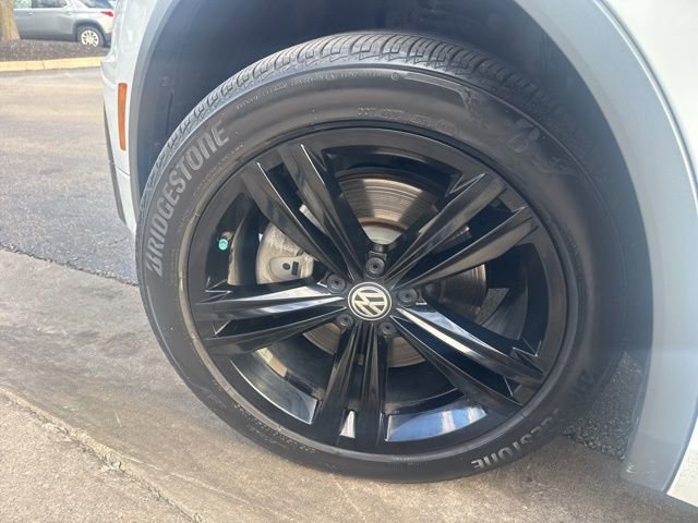 Used 2019 Volkswagen Tiguan SEL Premium R-Line w/ 3rd Row Seat Package image 11