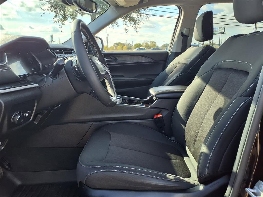 Used 2023 Jeep Grand Cherokee L Laredo w/ Luxury Tech Group I image 9