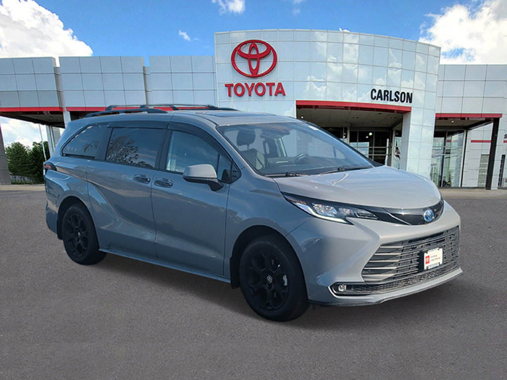 Used 2025 Toyota Sienna XLE Woodland Edition AWD/4WD image 2