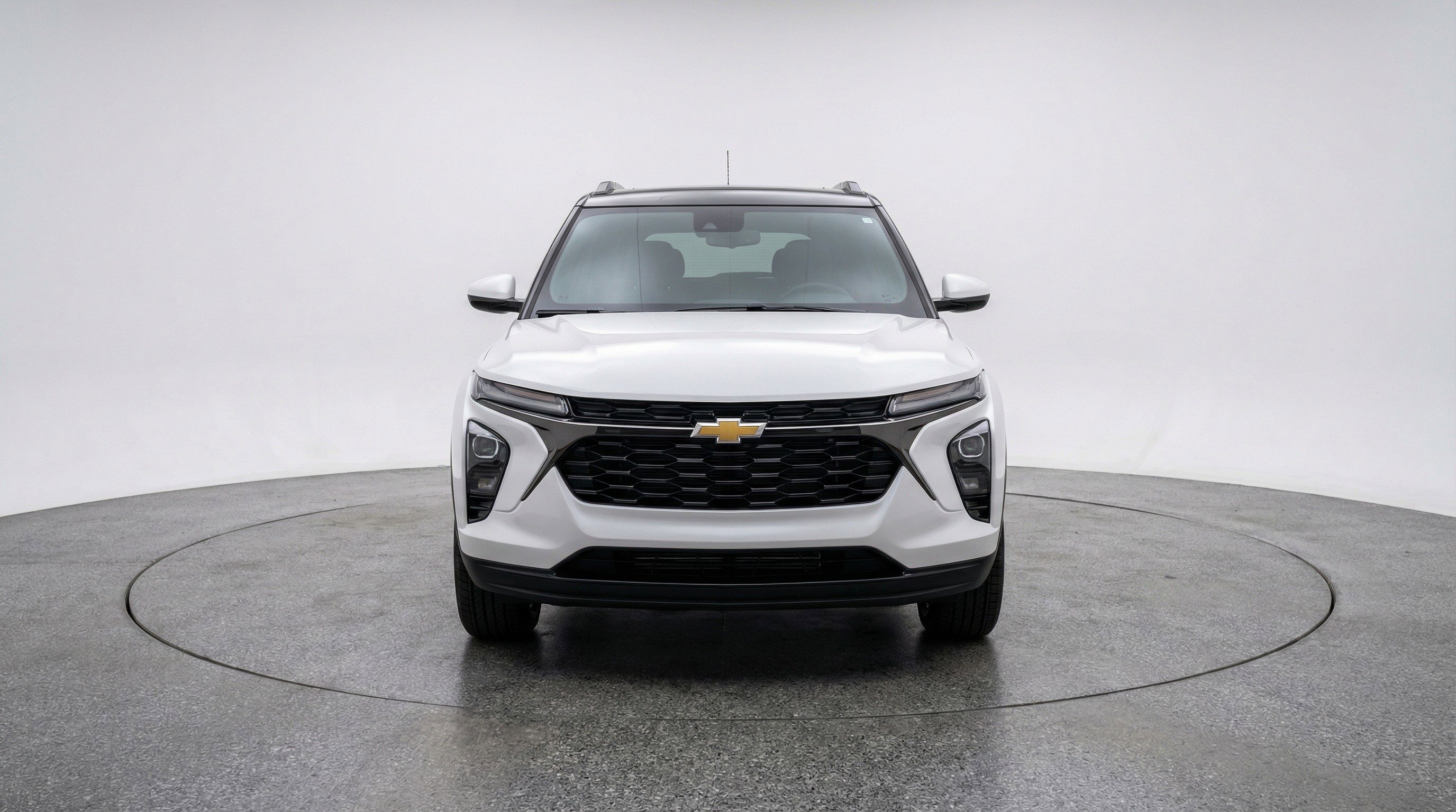 Used 2025 Chevrolet TrailBlazer LT image 2