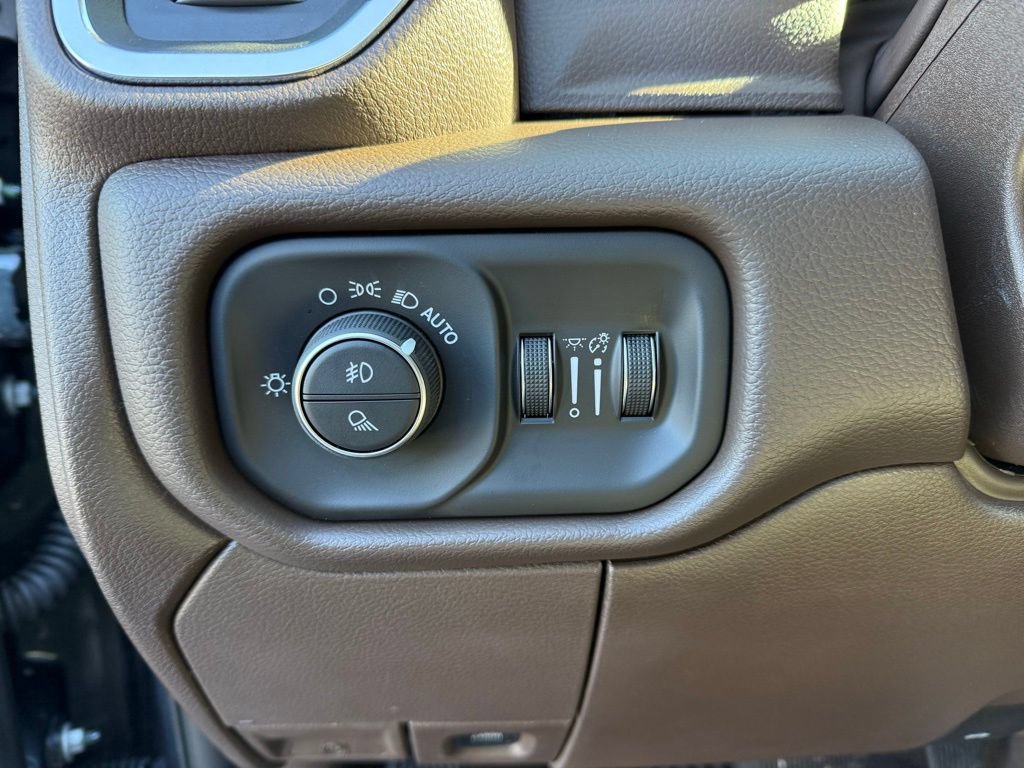 New 2026 RAM 3500 Laramie AWD/4WD image 14