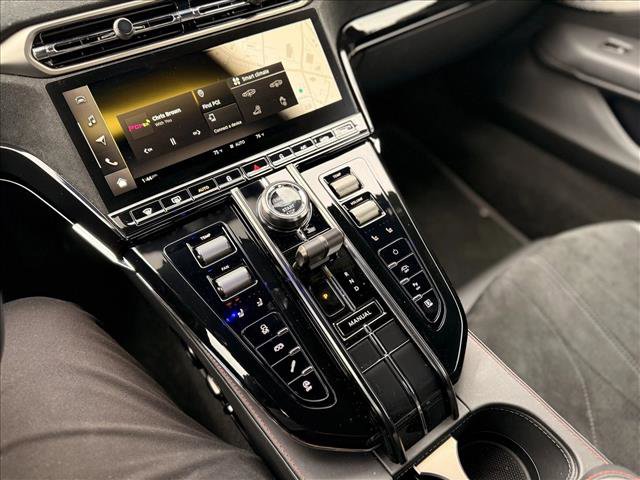 Used 2025 Aston Martin V8 Vantage Coupe image 19