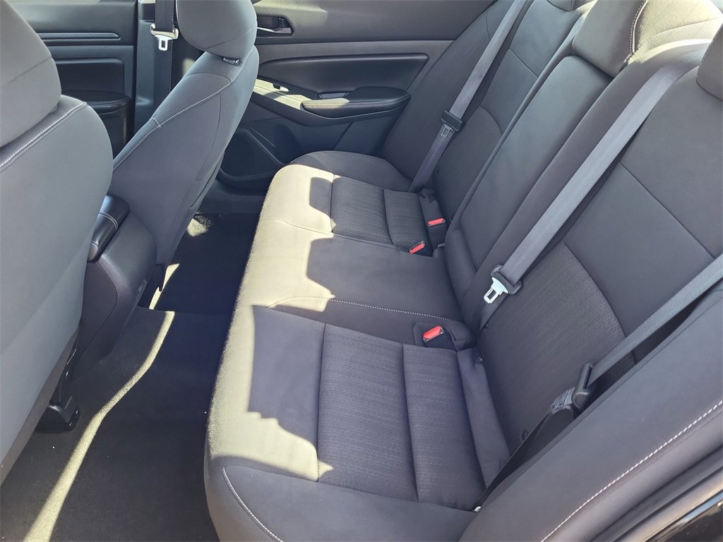 Used 2024 Nissan Altima 2.5 SV image 8