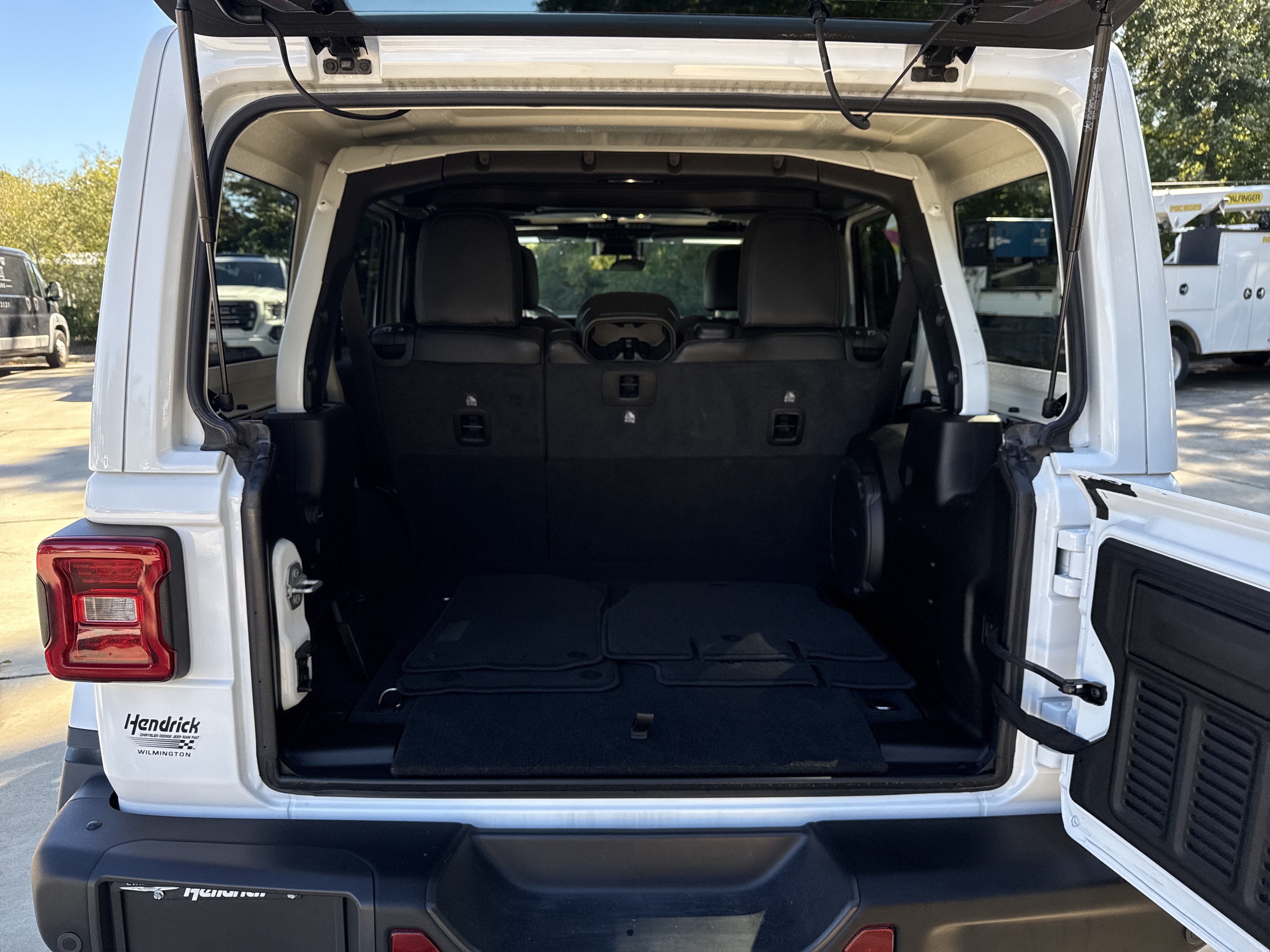 Used 2023 Jeep Wrangler Unlimited Rubicon 392 AWD/4WD image 31