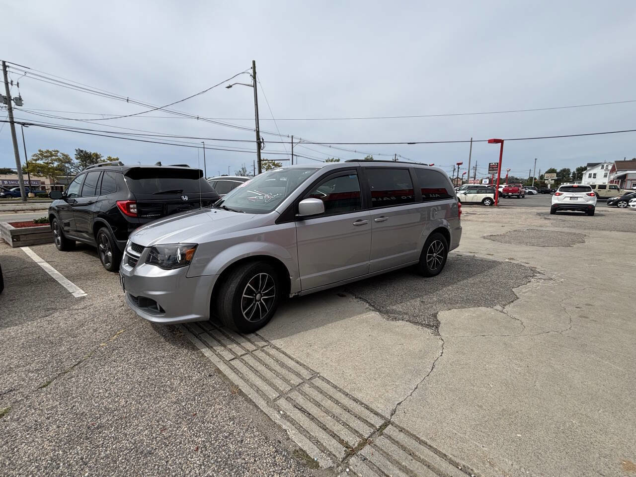 Used 2019 Dodge Grand Caravan GT image 3