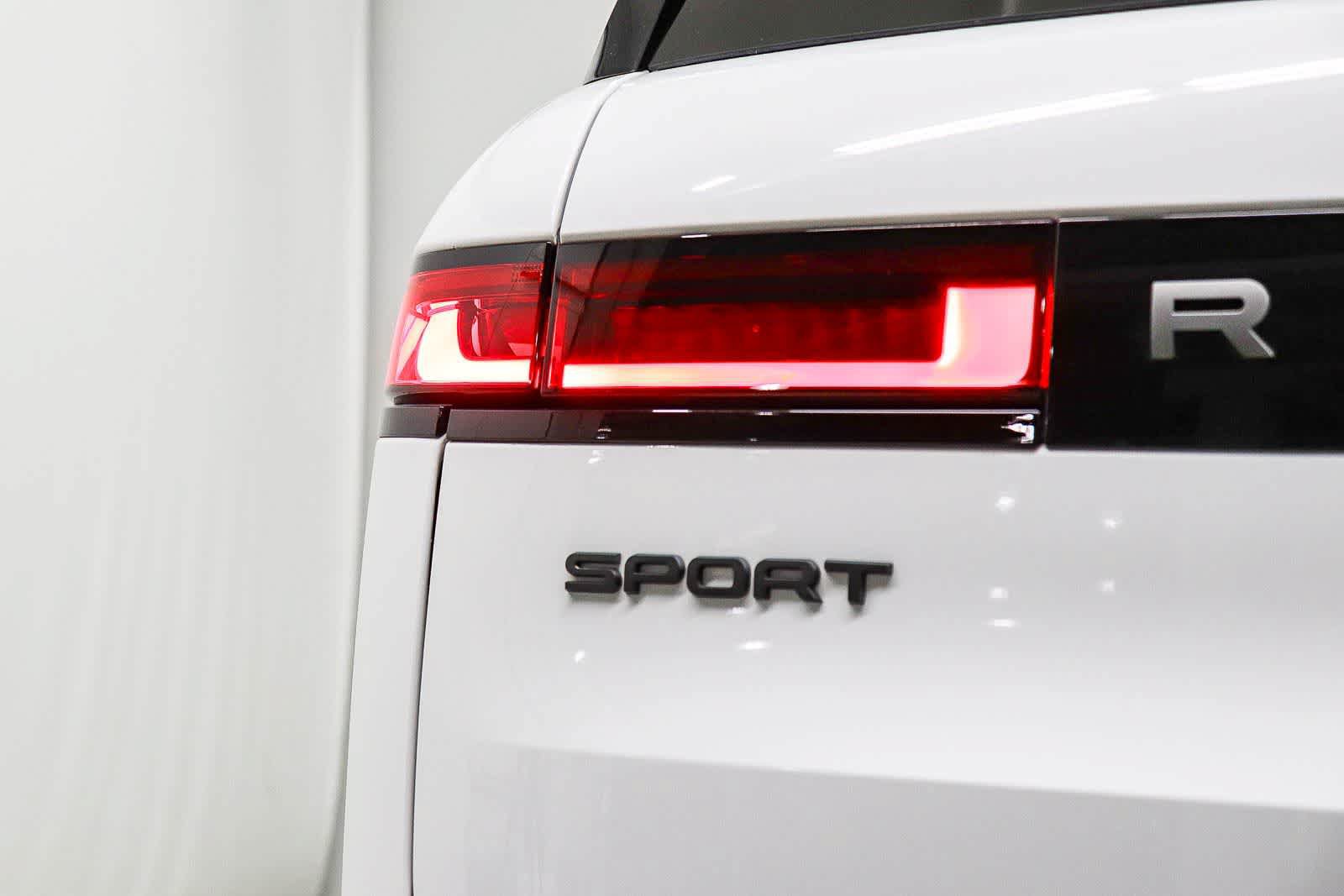 Used 2024 Land Rover Range Rover Sport SE AWD/4WD image 11
