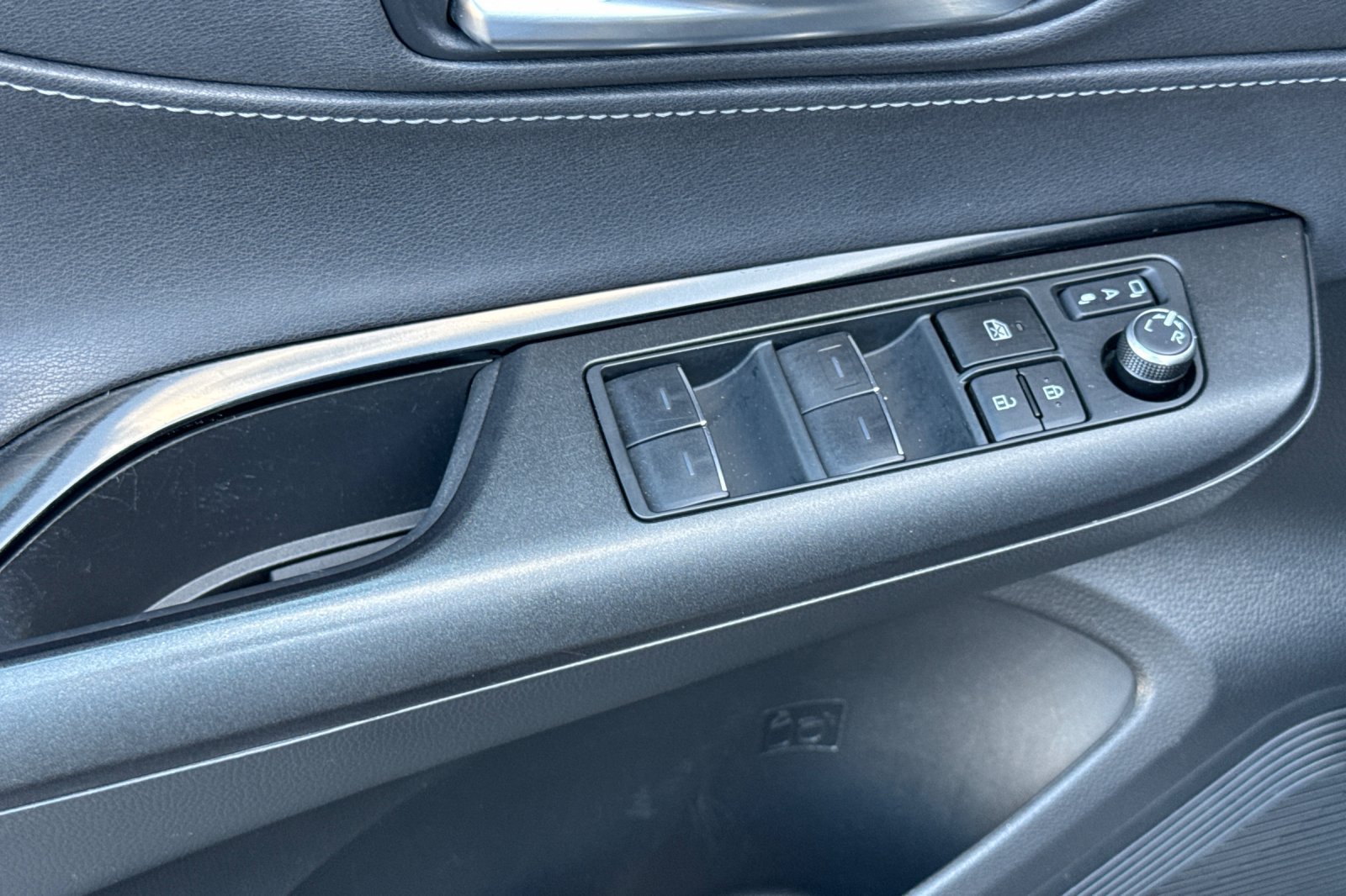 Certified 2024 Toyota Venza LE AWD/4WD image 14