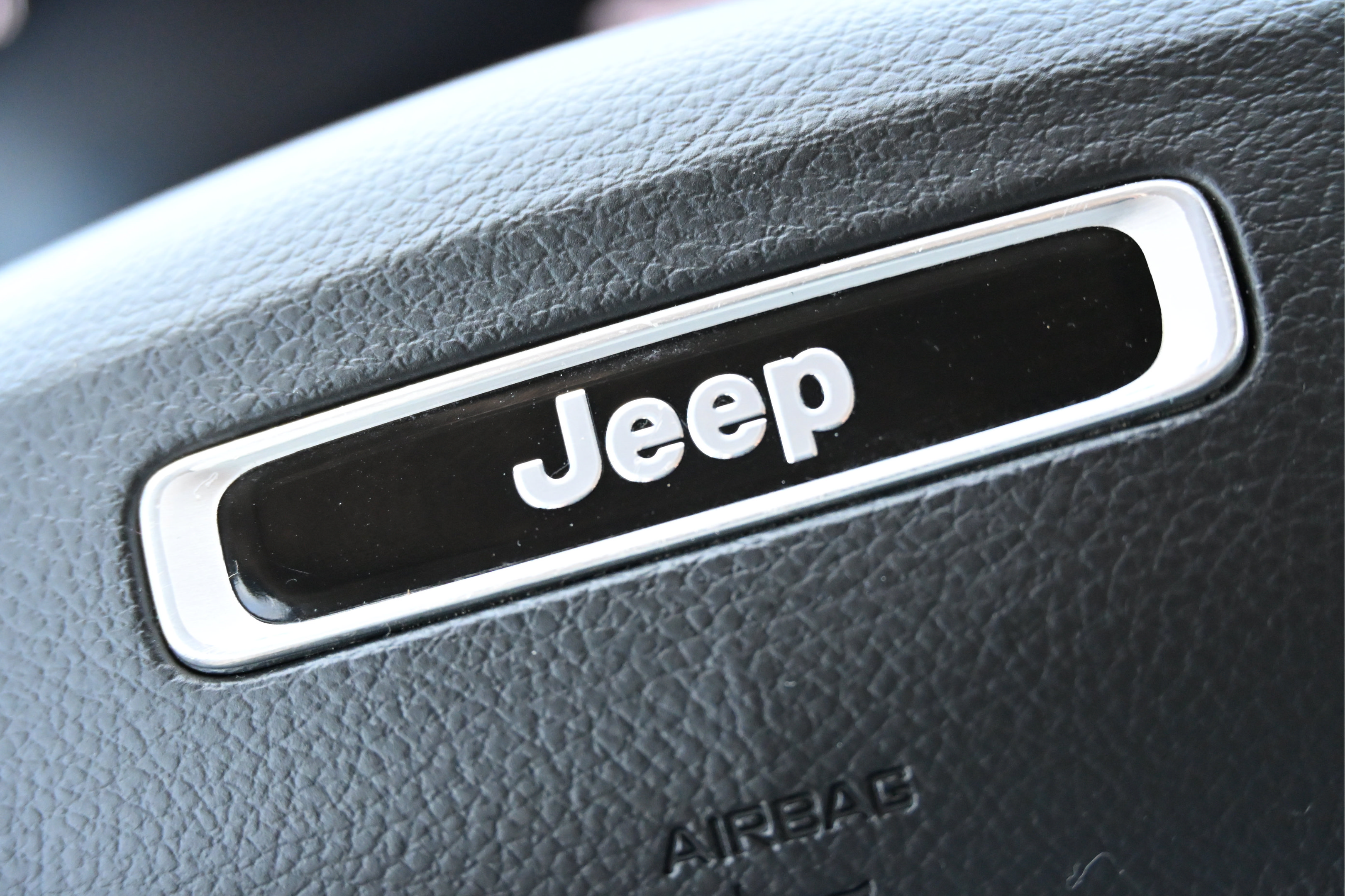 Used 2023 Jeep Grand Cherokee Limited AWD/4WD image 32