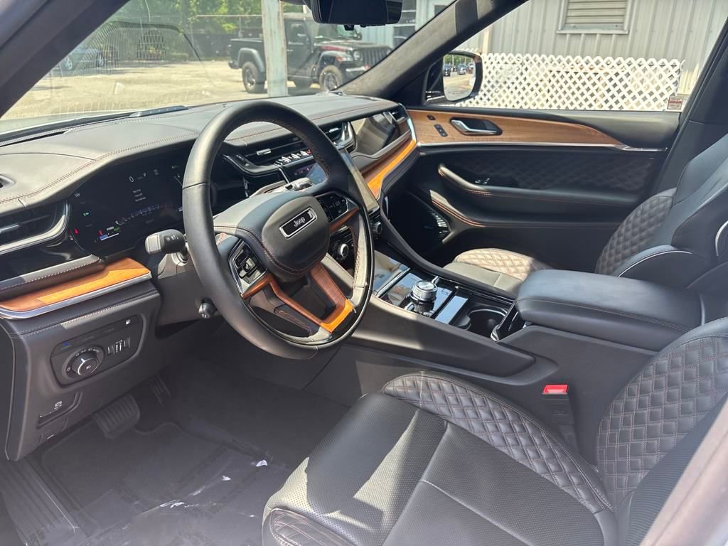 New 2024 Jeep Grand Cherokee Summit AWD/4WD image 2