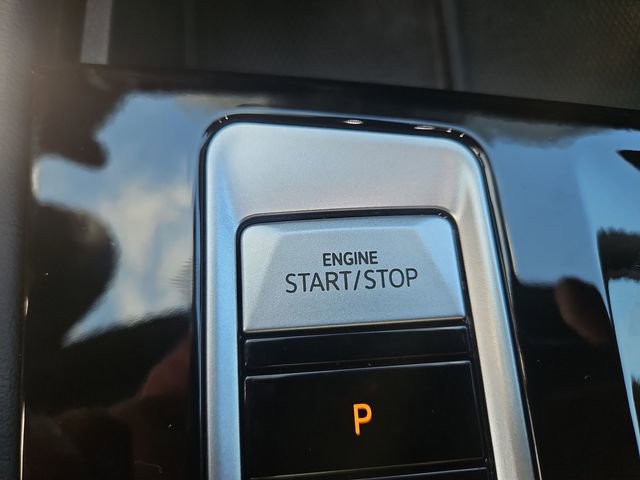 Used 2024 Volkswagen Atlas Cross Sport SEL R-Line image 17