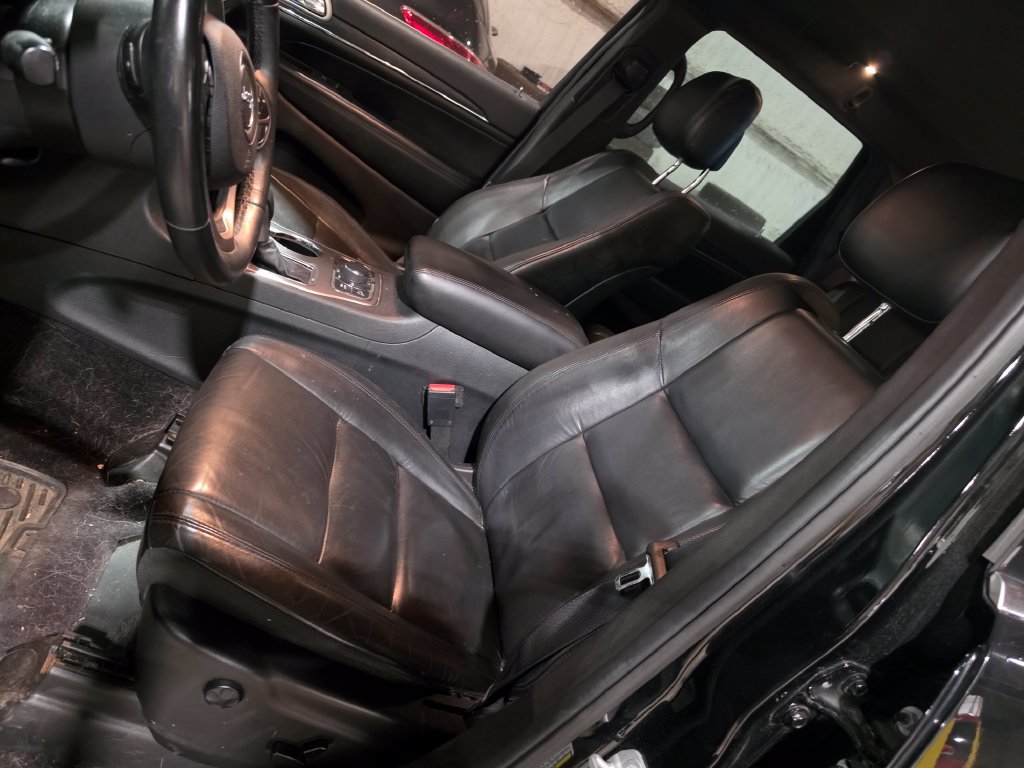 Used 2018 Jeep Grand Cherokee Limited AWD/4WD image 6