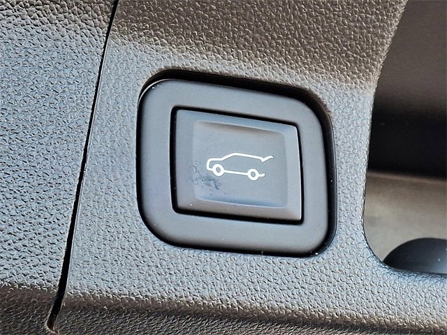 Used 2023 GMC Acadia SLT image 28