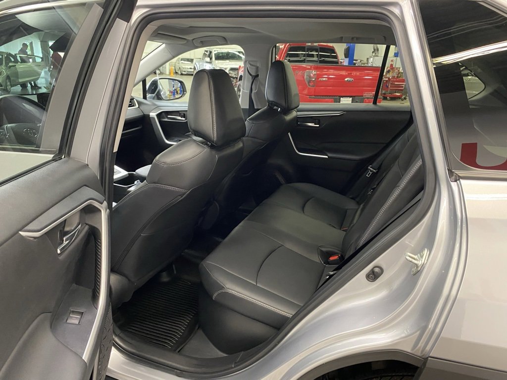 Used 2022 Toyota RAV4 XLE Premium image 21