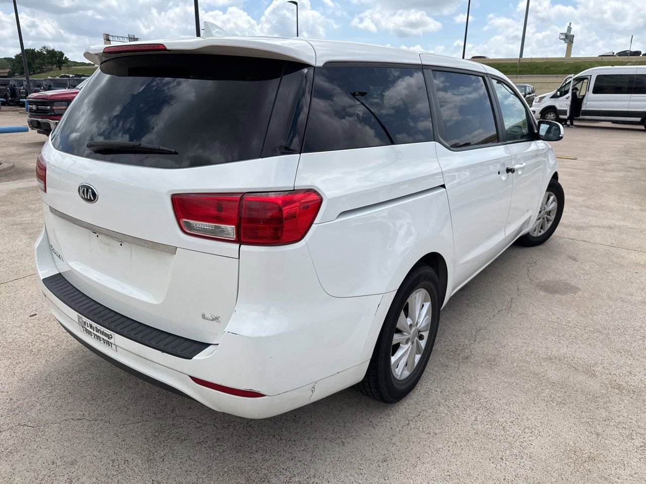 Used 2018 Kia Sedona LX image 9