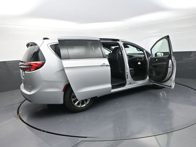 New 2026 Chrysler Pacifica Select image 33