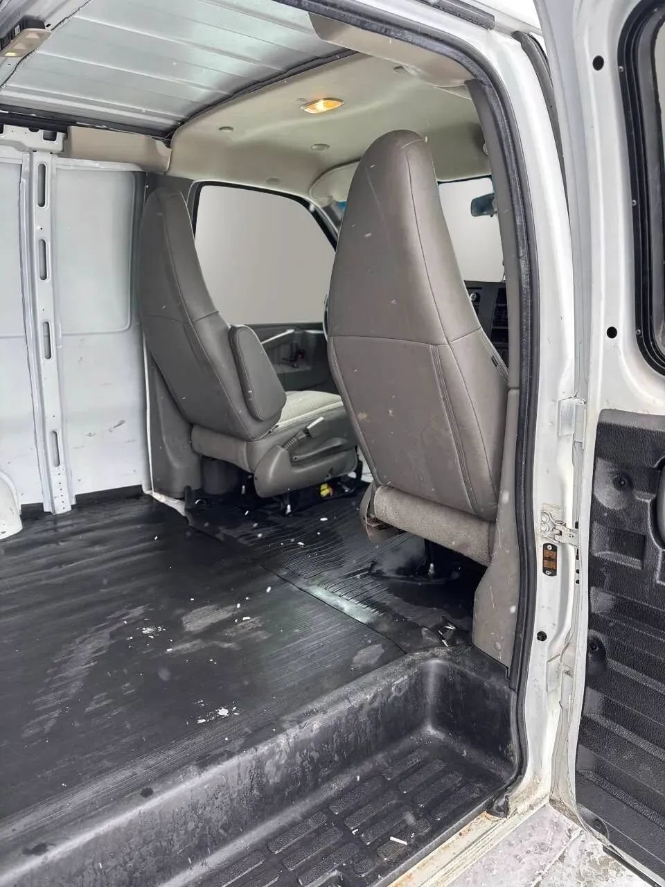 Used 2021 Chevrolet Express 2500 w/ Driver Convenience Package RWD image 15