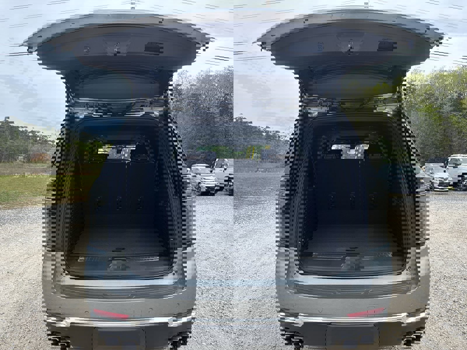 New 2026 Chevrolet Suburban High Country AWD/4WD image 27