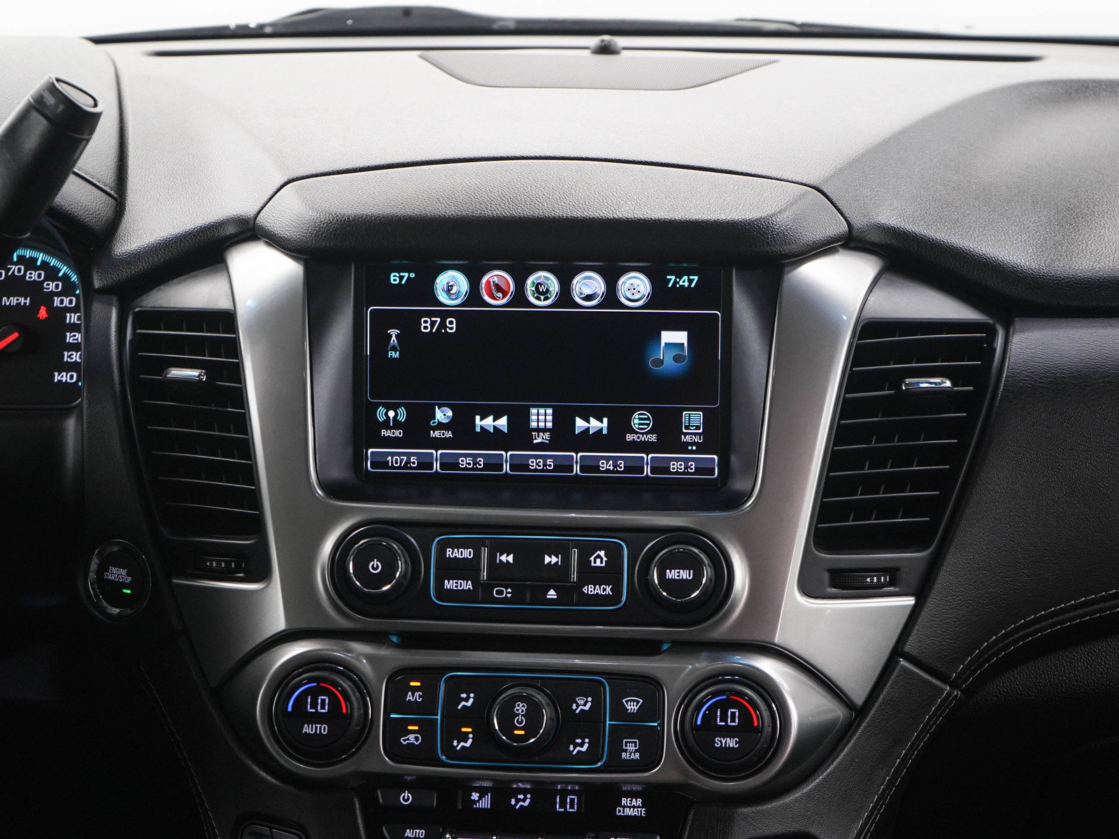 Used 2019 Chevrolet Suburban Premier AWD/4WD image 15