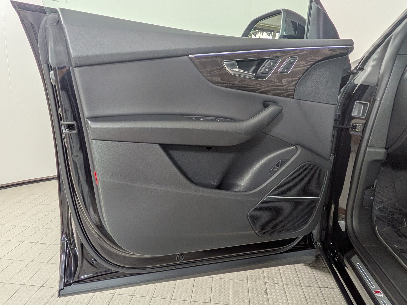 Used 2019 Audi Q8 Premium Plus AWD/4WD image 14