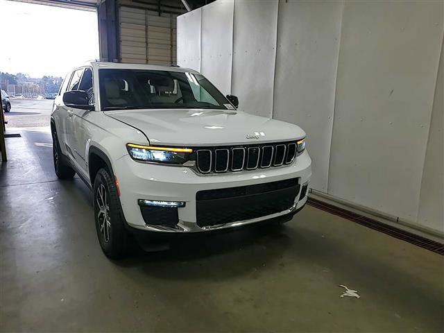 Used 2024 Jeep Grand Cherokee L Limited w/ Luxury Tech Group II image 2