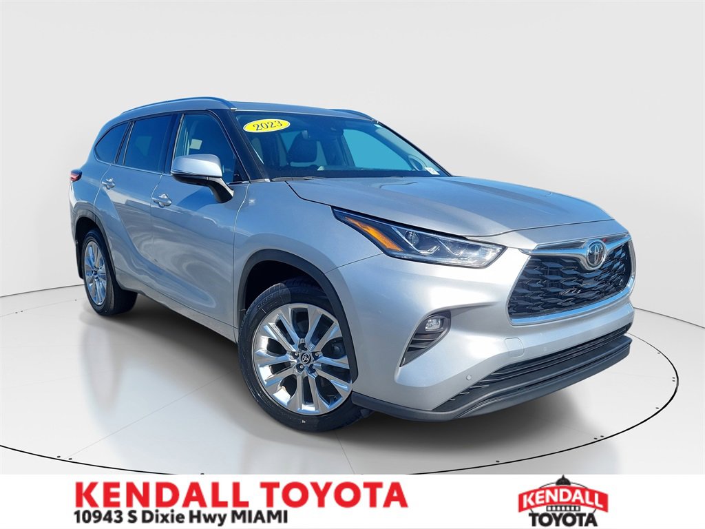 Used 2023 Toyota Highlander Limited image 1