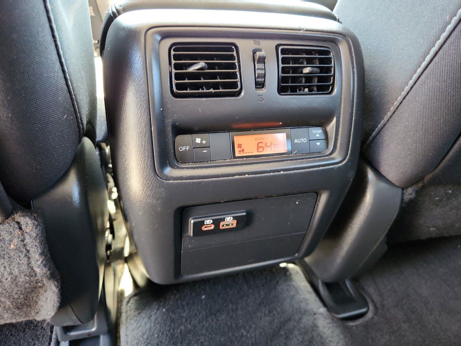 Used 2019 Nissan Pathfinder SV AWD/4WD image 12