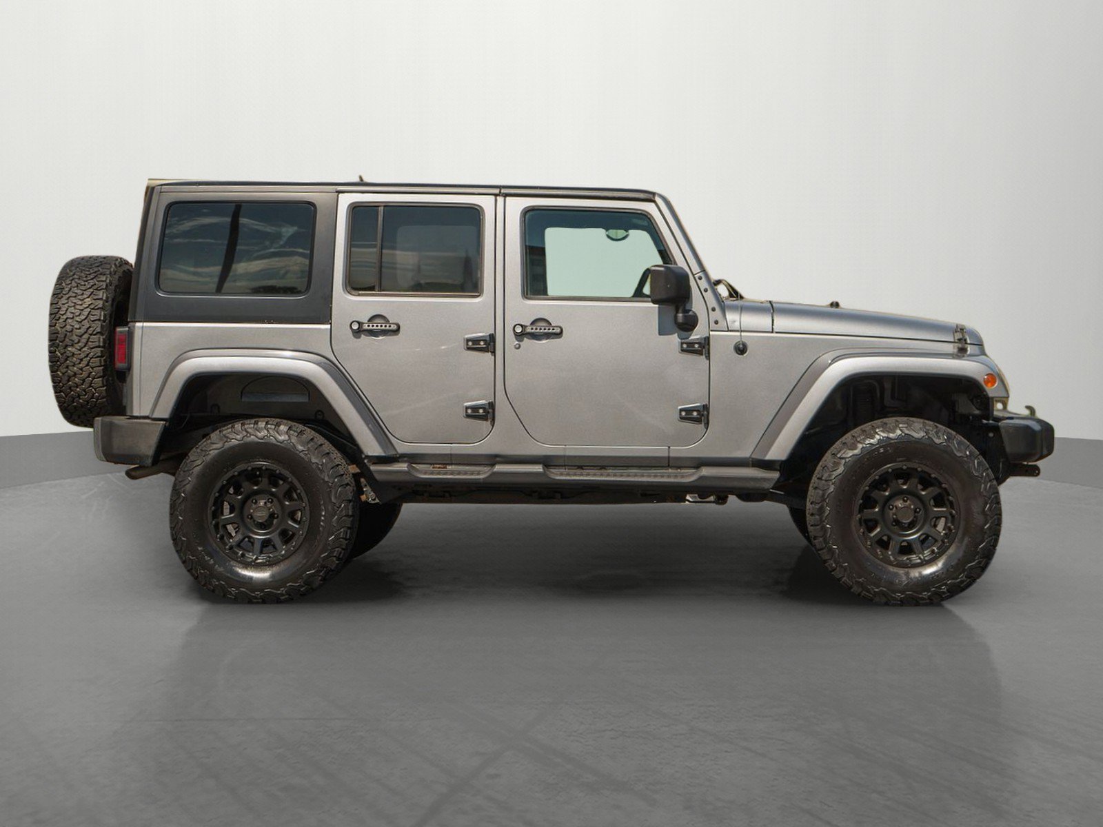 Used 2015 Jeep Wrangler Unlimited Sahara w/ Connectivity Group AWD/4WD image 8