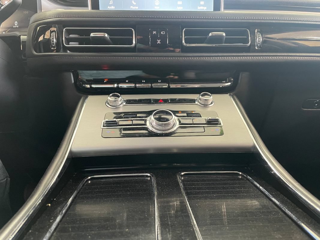 Used 2023 Lincoln Aviator AWD image 16