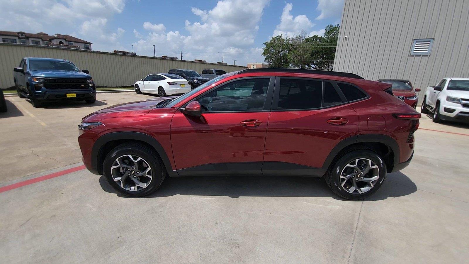 Certified 2024 Chevrolet Trax LT w/ LT Convenience Package FWD image 4