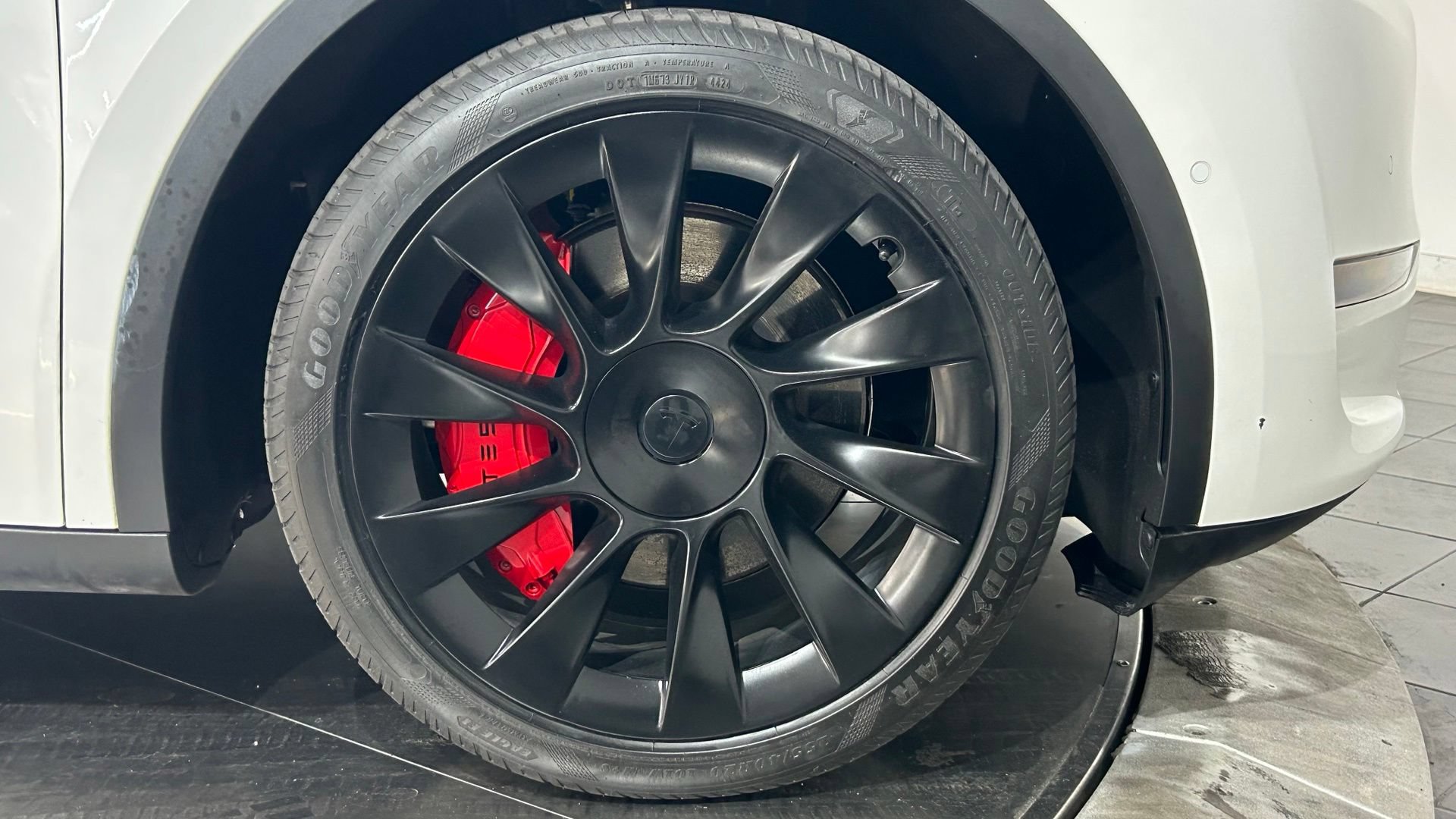 Used 2022 Tesla Model Y Long Range AWD/4WD image 23