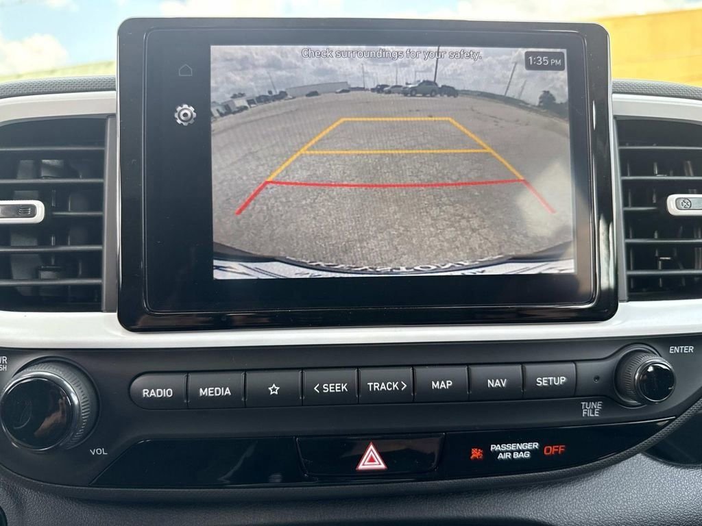 Used 2024 Hyundai Venue Limited FWD image 21