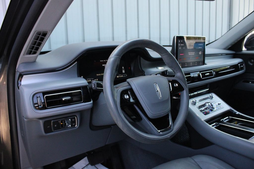 Used 2020 Lincoln Aviator Reserve w/ Equipment Group 201A AWD/4WD image 2