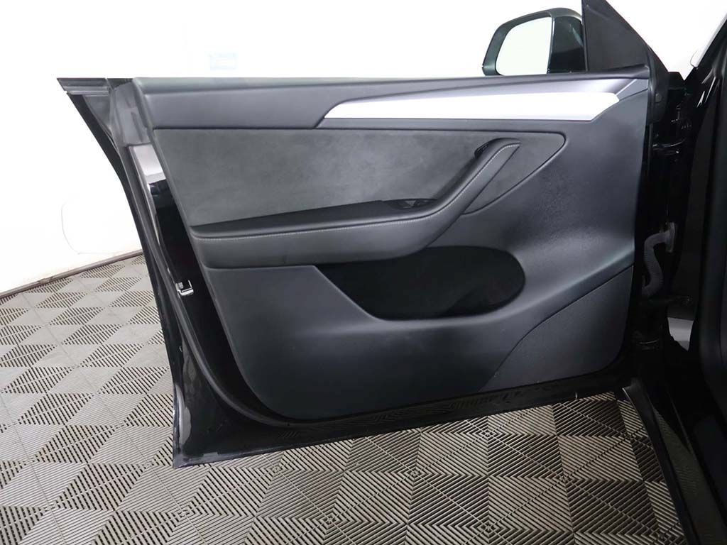 Used 2024 Tesla Model Y Performance AWD/4WD image 23