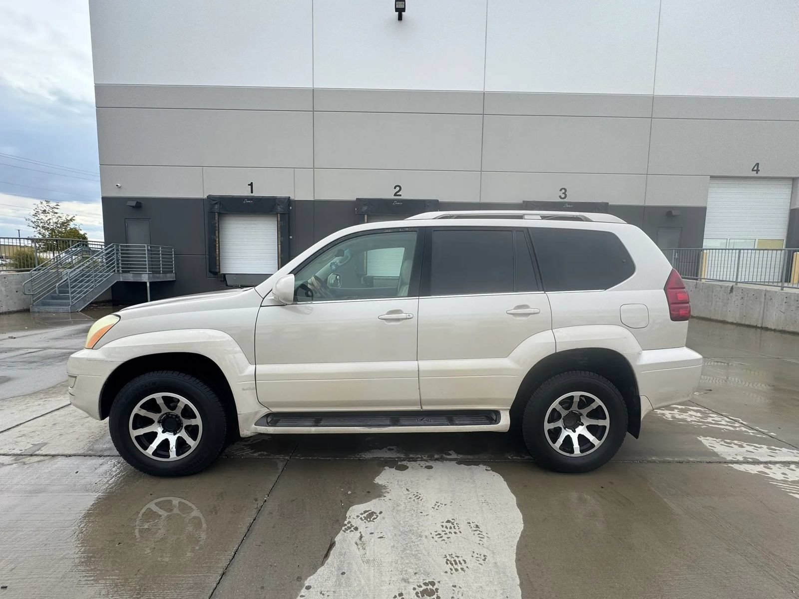 Used 2003 Lexus GX 470 AWD/4WD image 2