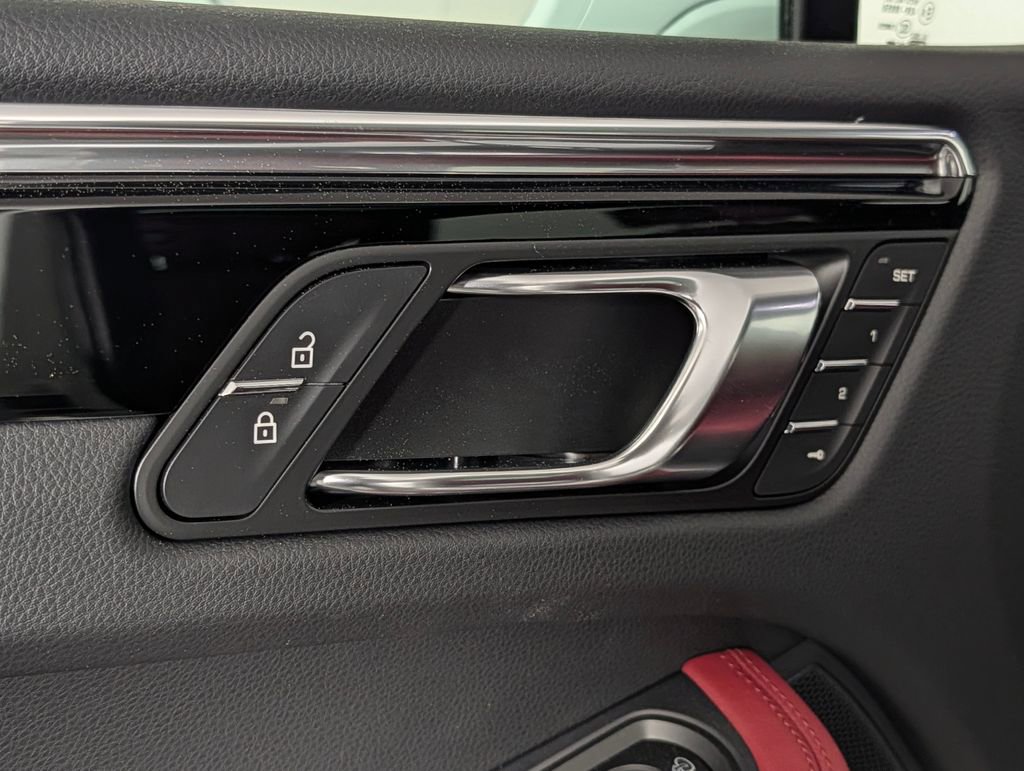 New 2026 Porsche Macan image 27