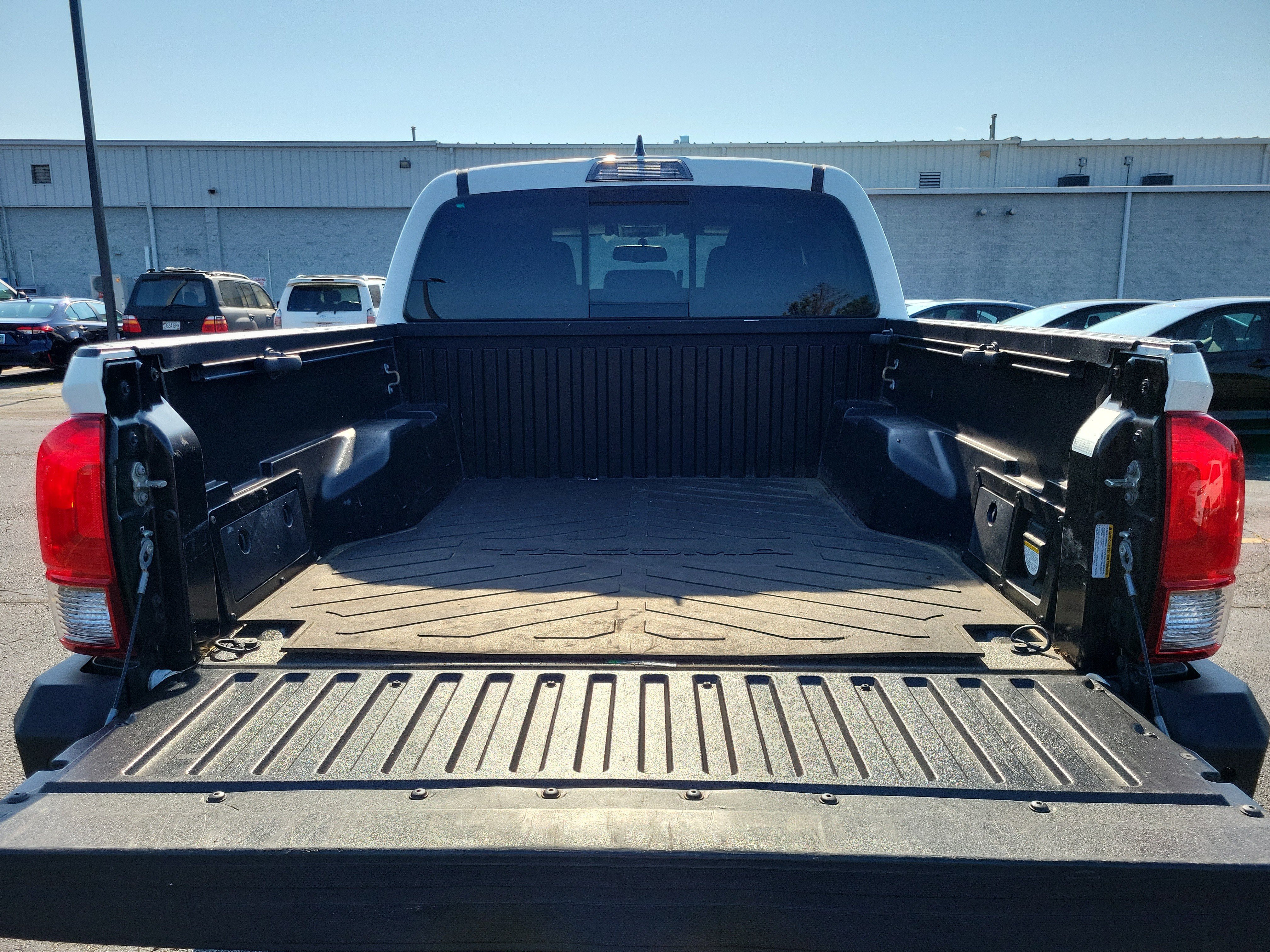 Used 2017 Toyota Tacoma TRD Off-Road w/ Tow Package (A/T) AWD/4WD image 8
