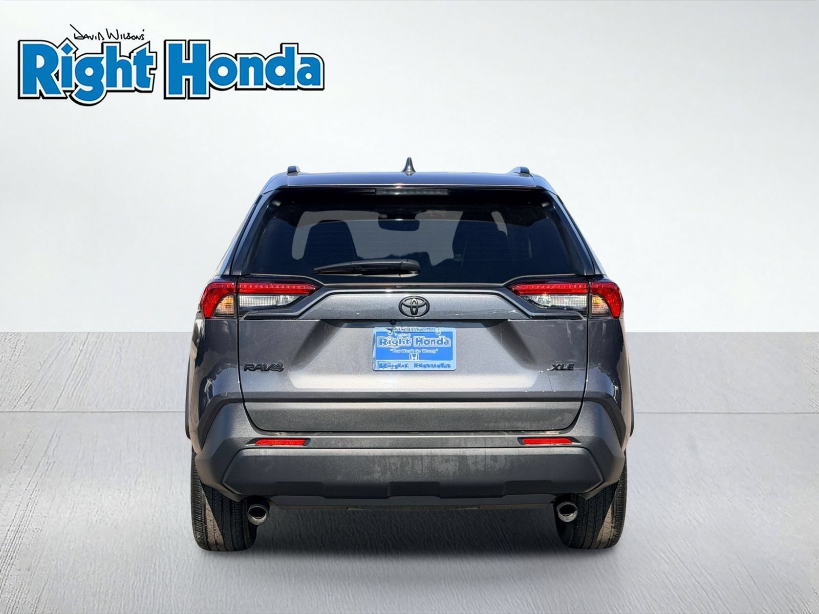 Used 2024 Toyota RAV4 XLE Premium FWD image 5